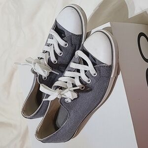 Converse shoes 5.5
